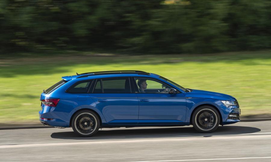  Skoda Superb Combi 4x4 SportLine 2019 года  (UK) (фото 11 из 34)
